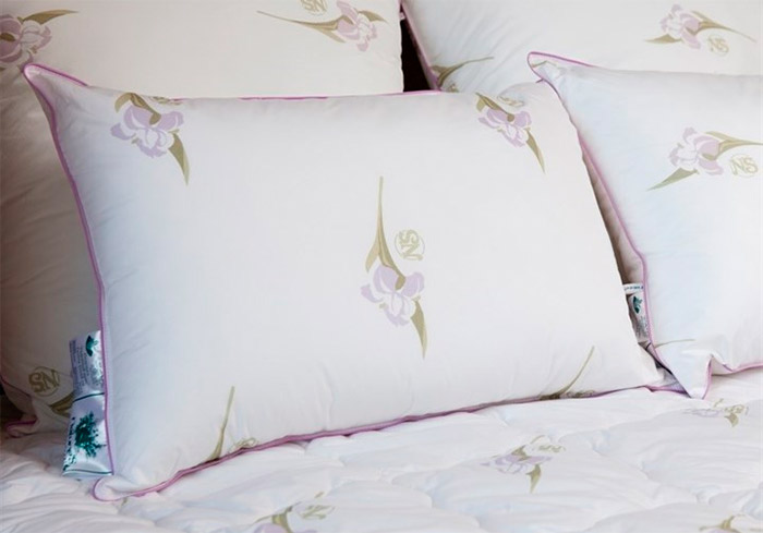 Бамбуковая подушка Радужный ирис, Россия